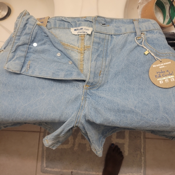 Summer denim shorts - Picture 3 of 3